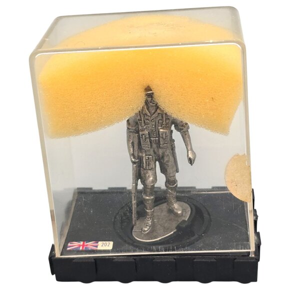 Vtg 1/32 British Military Soldier Figure Rifle Unpainted Metal Detailed - Picture 7 of 12